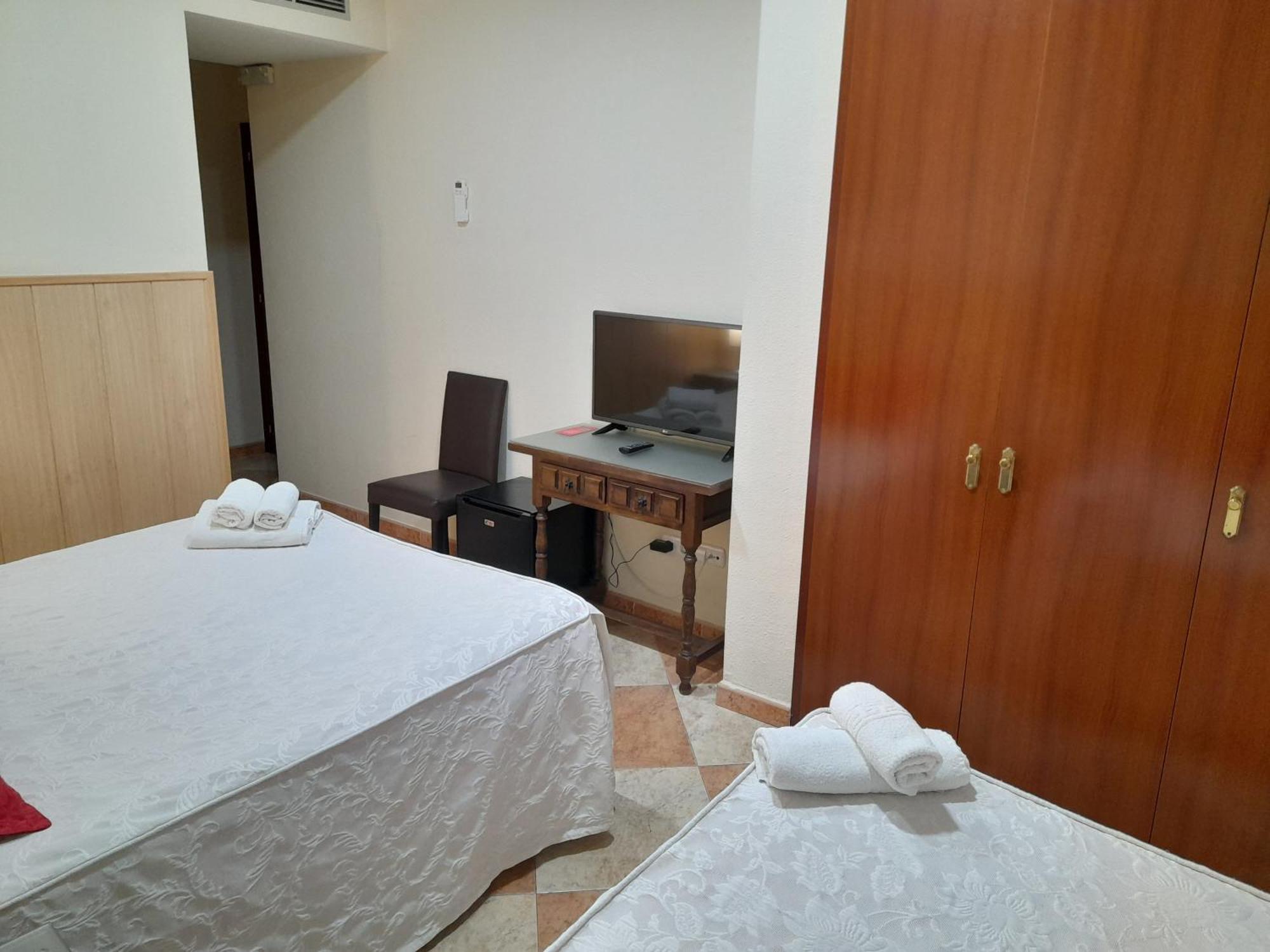 Hostal San Roque Guadalajara Buitenkant foto