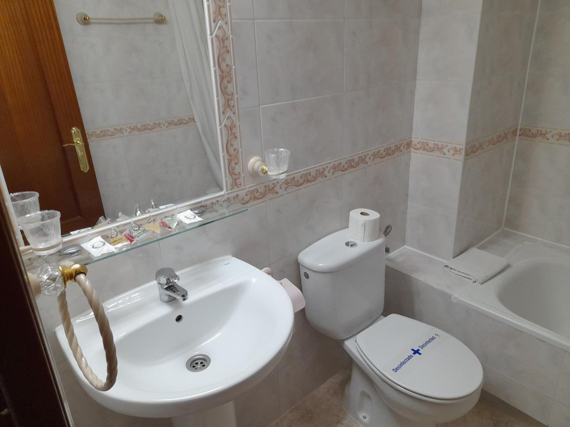 Hostal San Roque Guadalajara Buitenkant foto